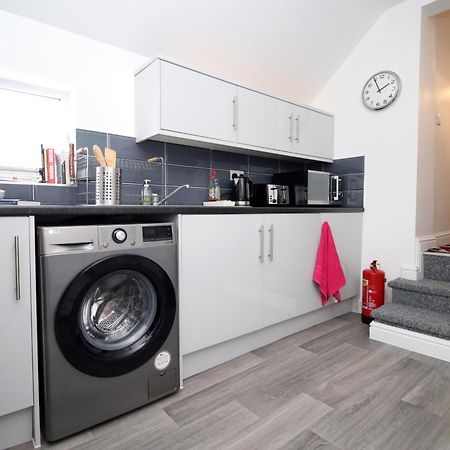 Modern Guesthouse, Fast Wi-Fi, Street Free Parking, Central, Fully Equipped Cardiff Eksteriør billede
