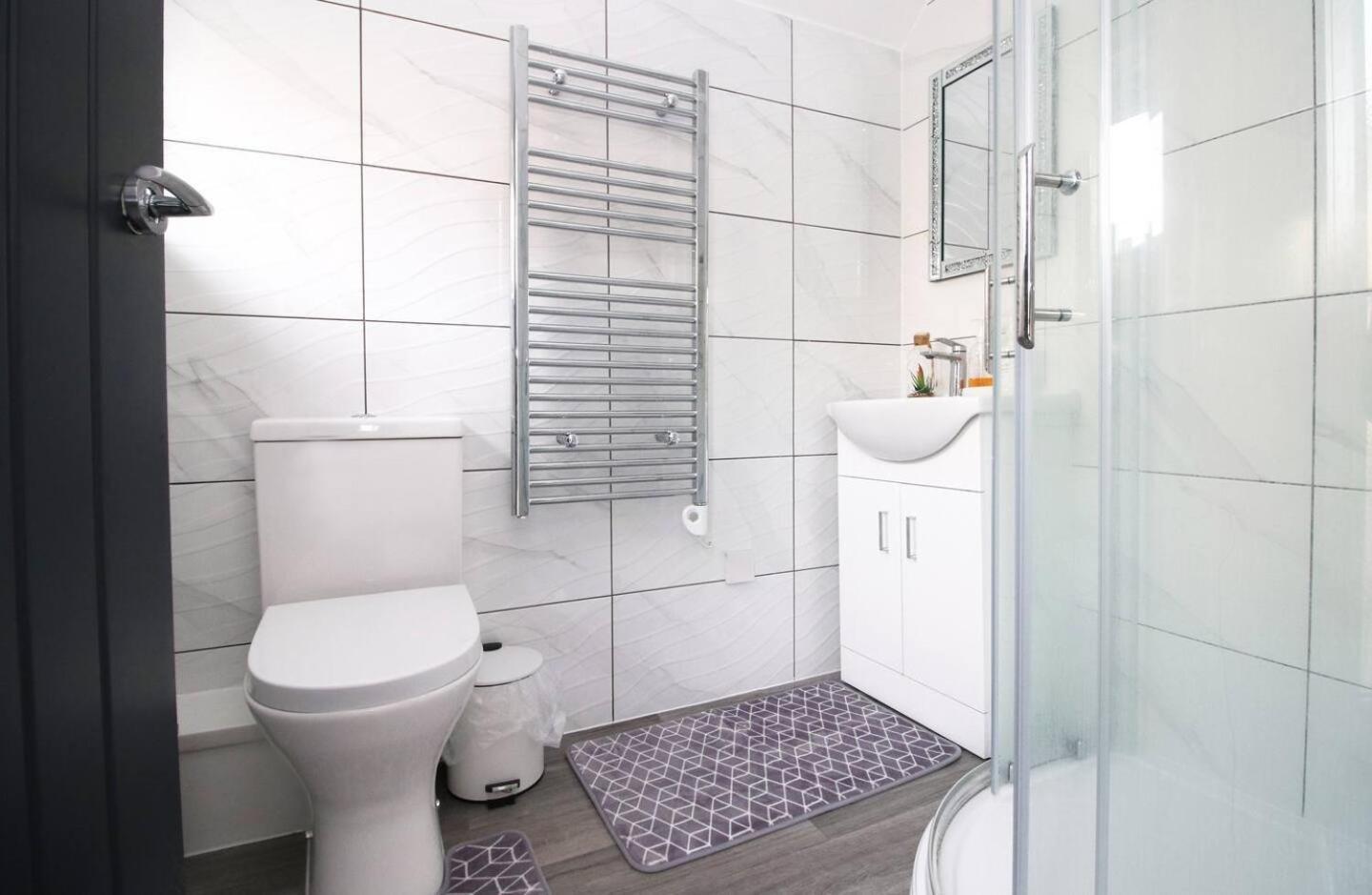 Modern Guesthouse, Fast Wi-Fi, Street Free Parking, Central, Fully Equipped Cardiff Eksteriør billede