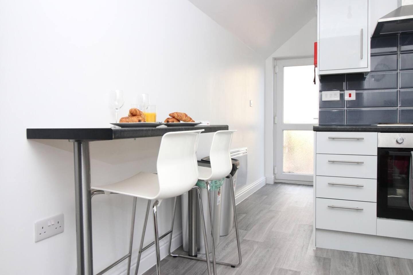 Modern Guesthouse, Fast Wi-Fi, Street Free Parking, Central, Fully Equipped Cardiff Eksteriør billede
