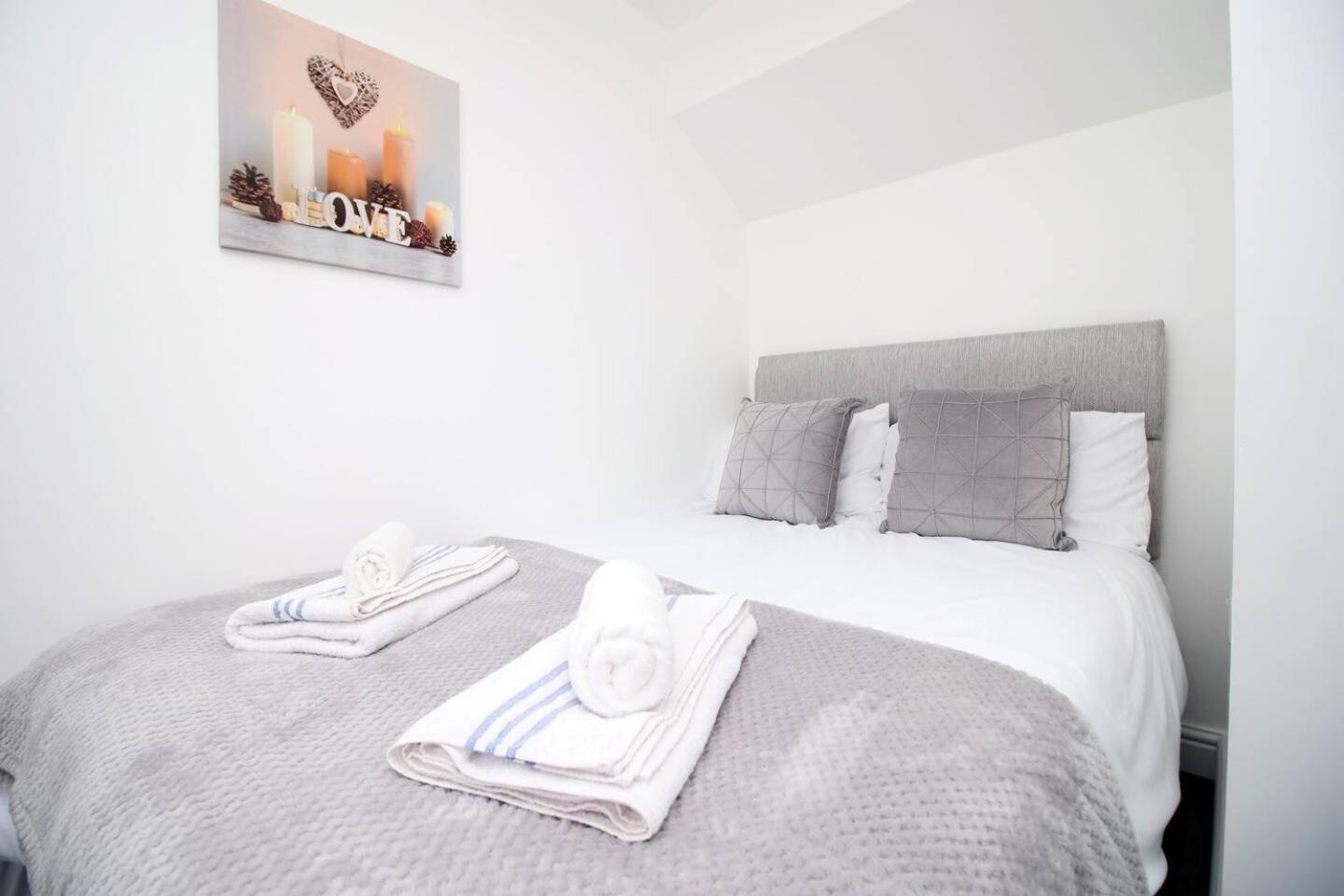 Modern Guesthouse, Fast Wi-Fi, Street Free Parking, Central, Fully Equipped Cardiff Eksteriør billede