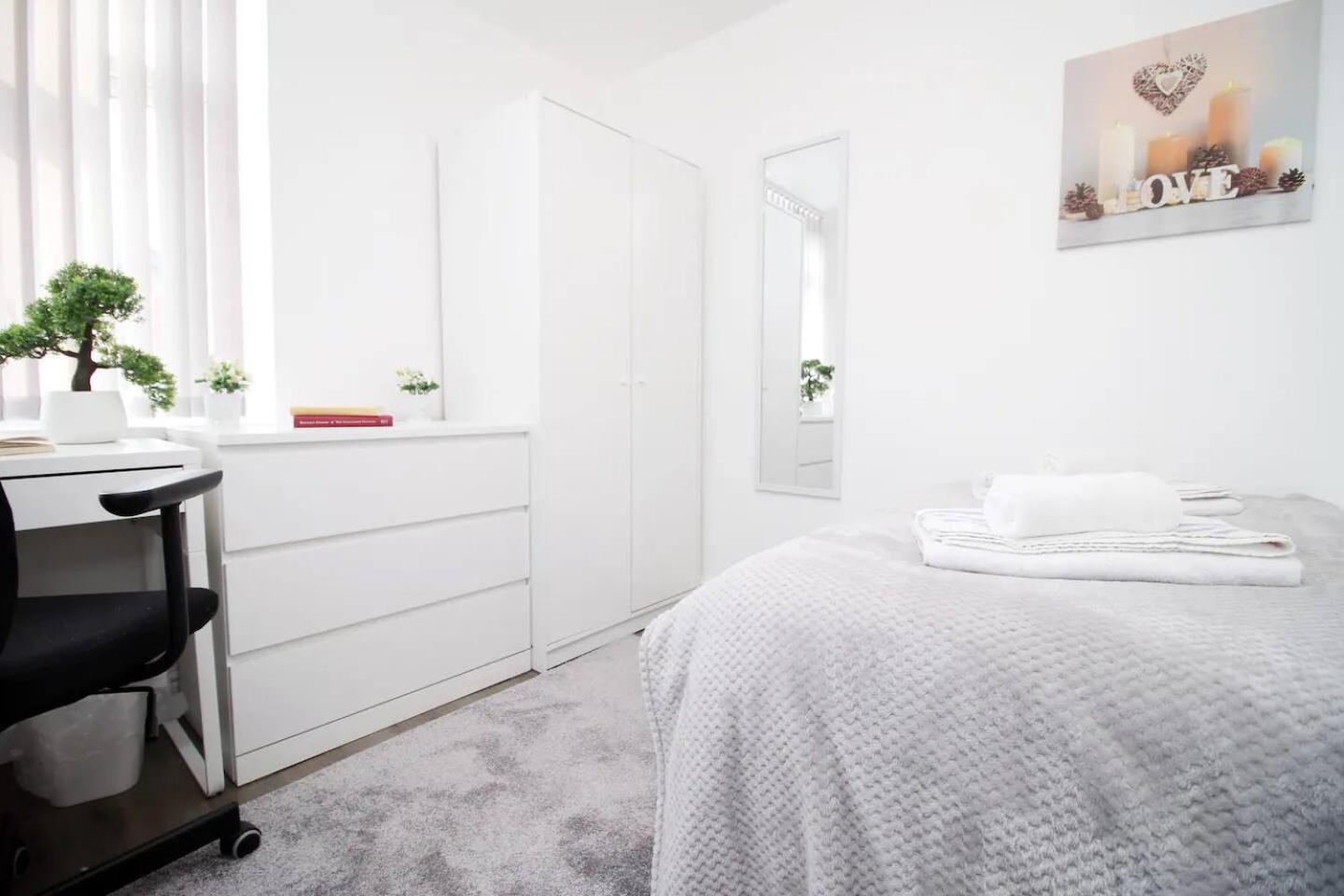Modern Guesthouse, Fast Wi-Fi, Street Free Parking, Central, Fully Equipped Cardiff Eksteriør billede