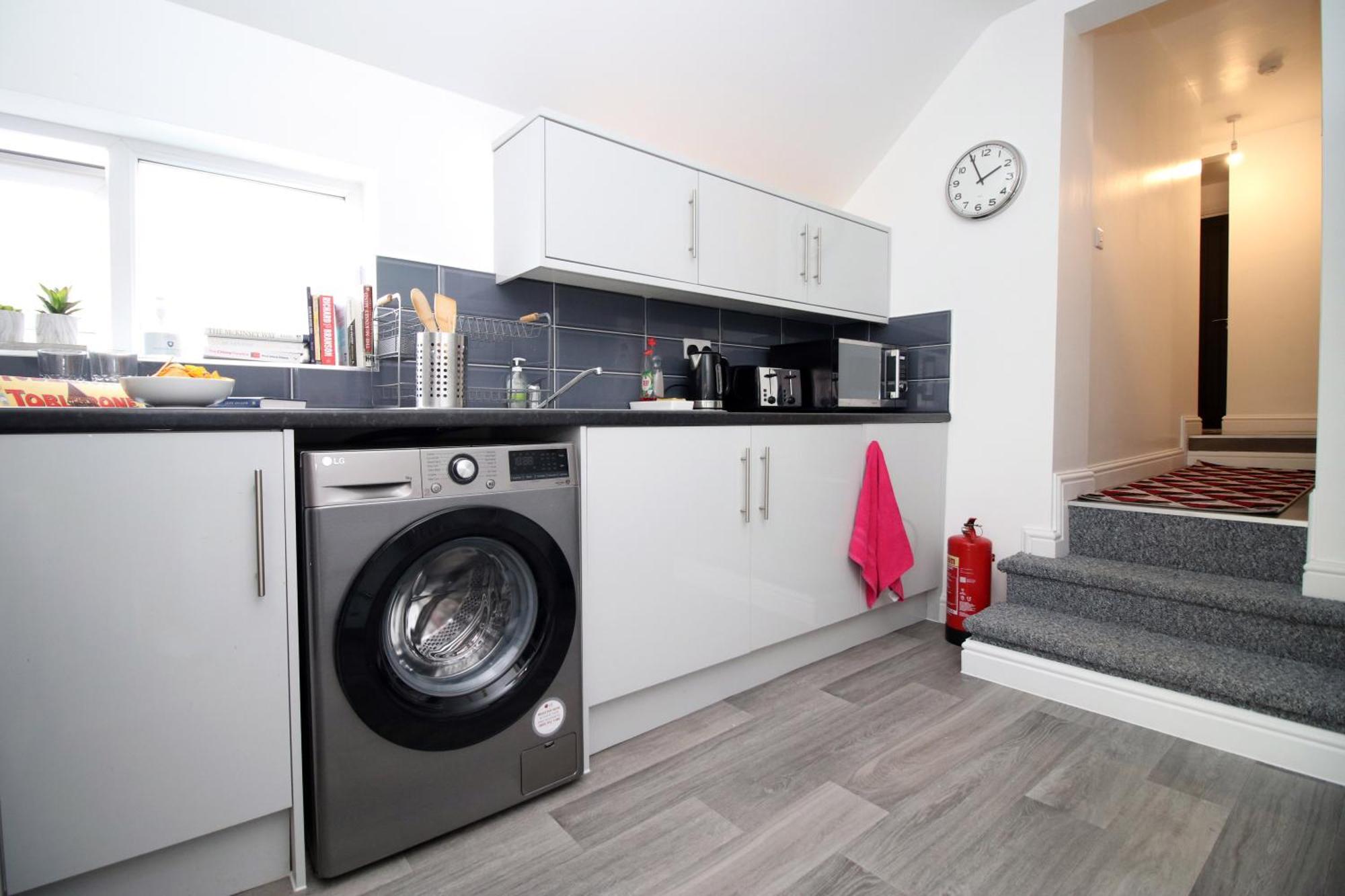 Modern Guesthouse, Fast Wi-Fi, Street Free Parking, Central, Fully Equipped Cardiff Eksteriør billede