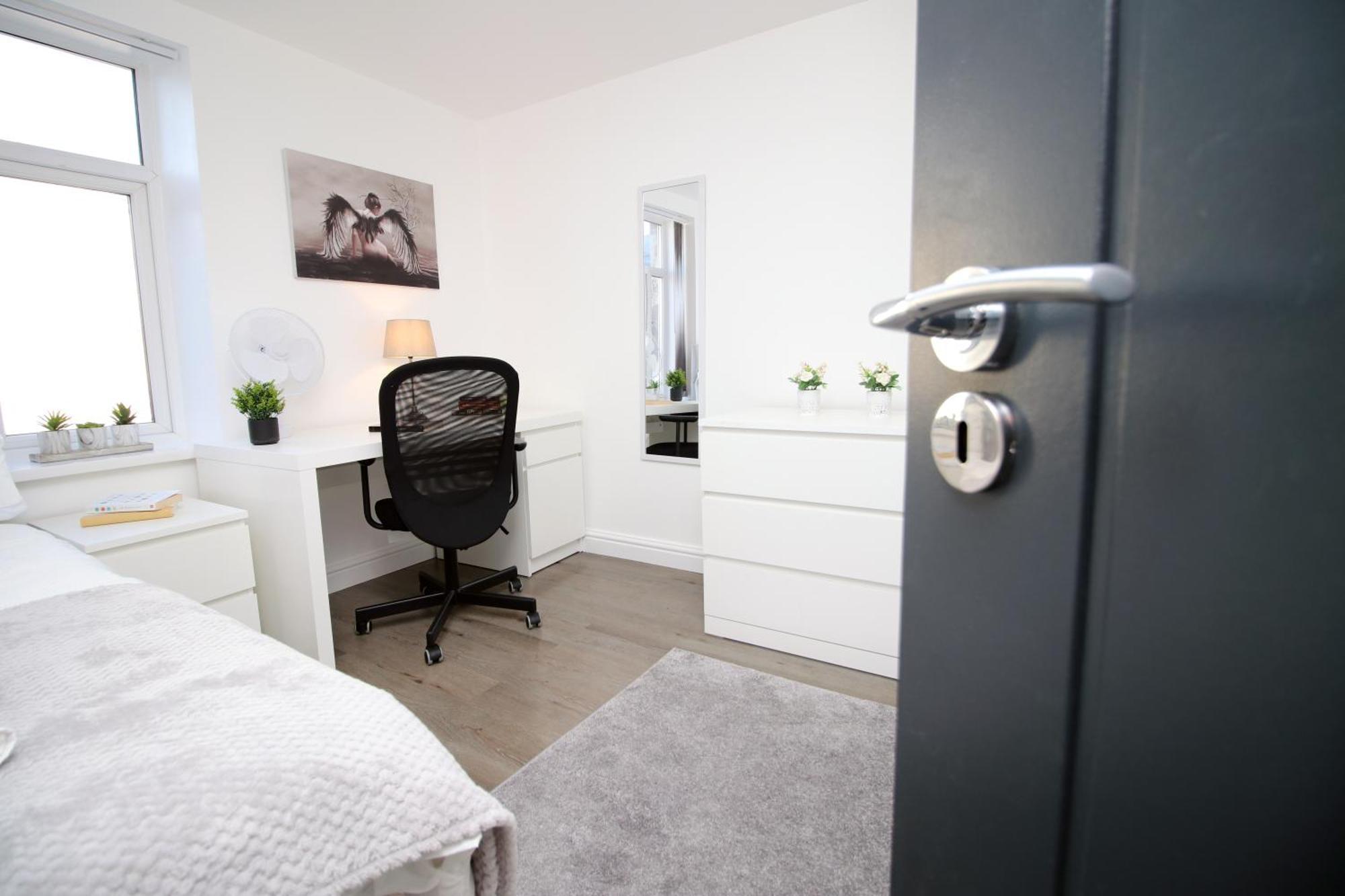 Modern Guesthouse, Fast Wi-Fi, Street Free Parking, Central, Fully Equipped Cardiff Eksteriør billede