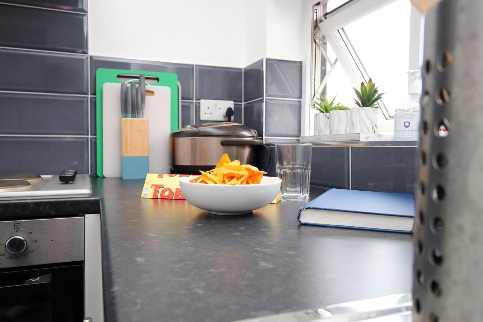 Modern Guesthouse, Fast Wi-Fi, Street Free Parking, Central, Fully Equipped Cardiff Eksteriør billede